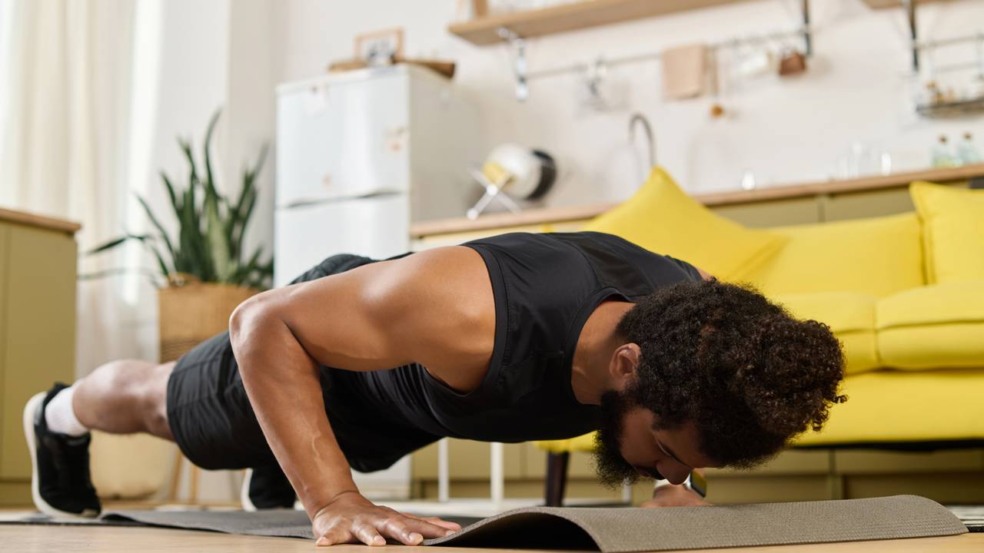 Ideias de exercícios leves para manter o corpo ativo e combater o sedentarismo