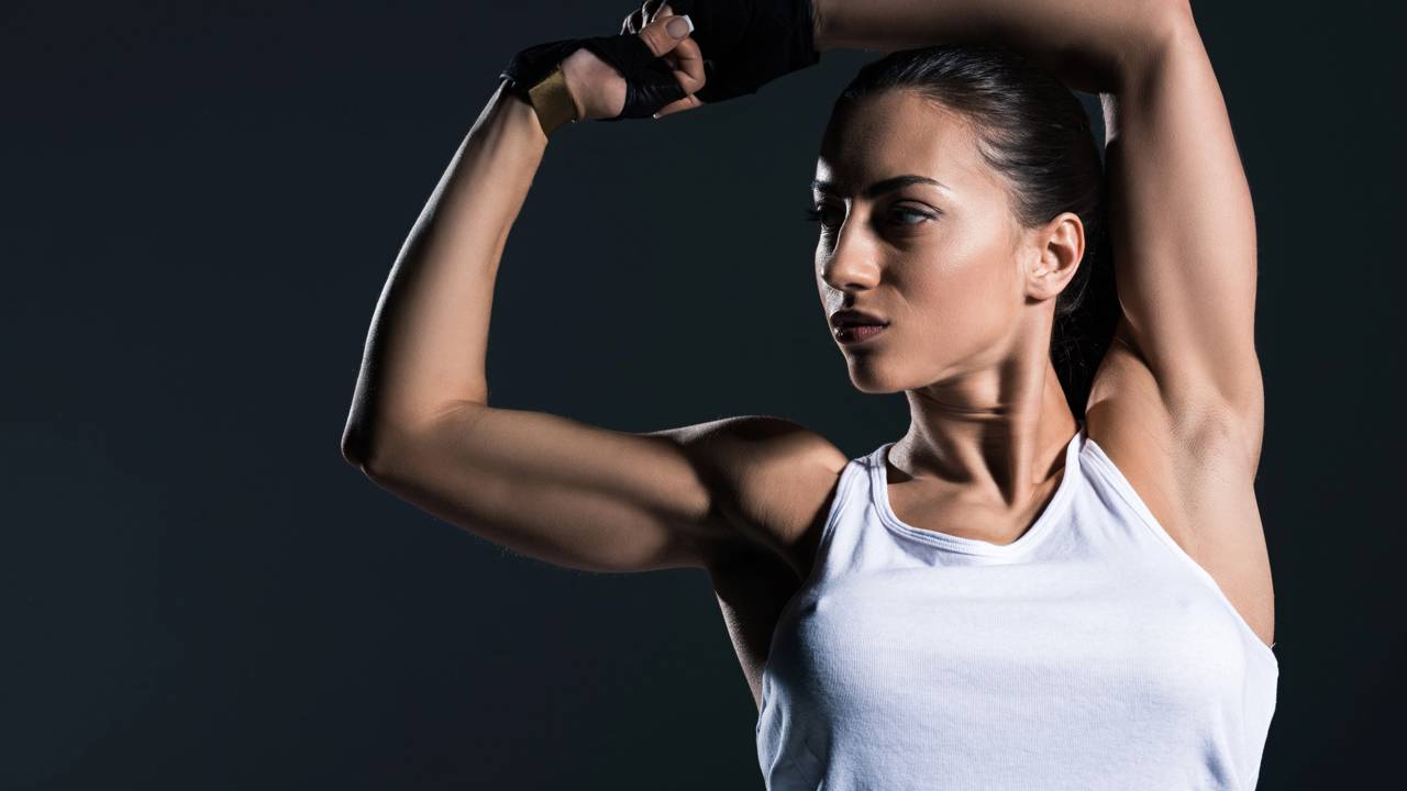 Os 3 exercícios que realmente transformam seus bíceps