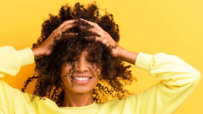 Seu cabelo cacheado merece esses cuidados Seu cabelo cacheado merece esses cuidados