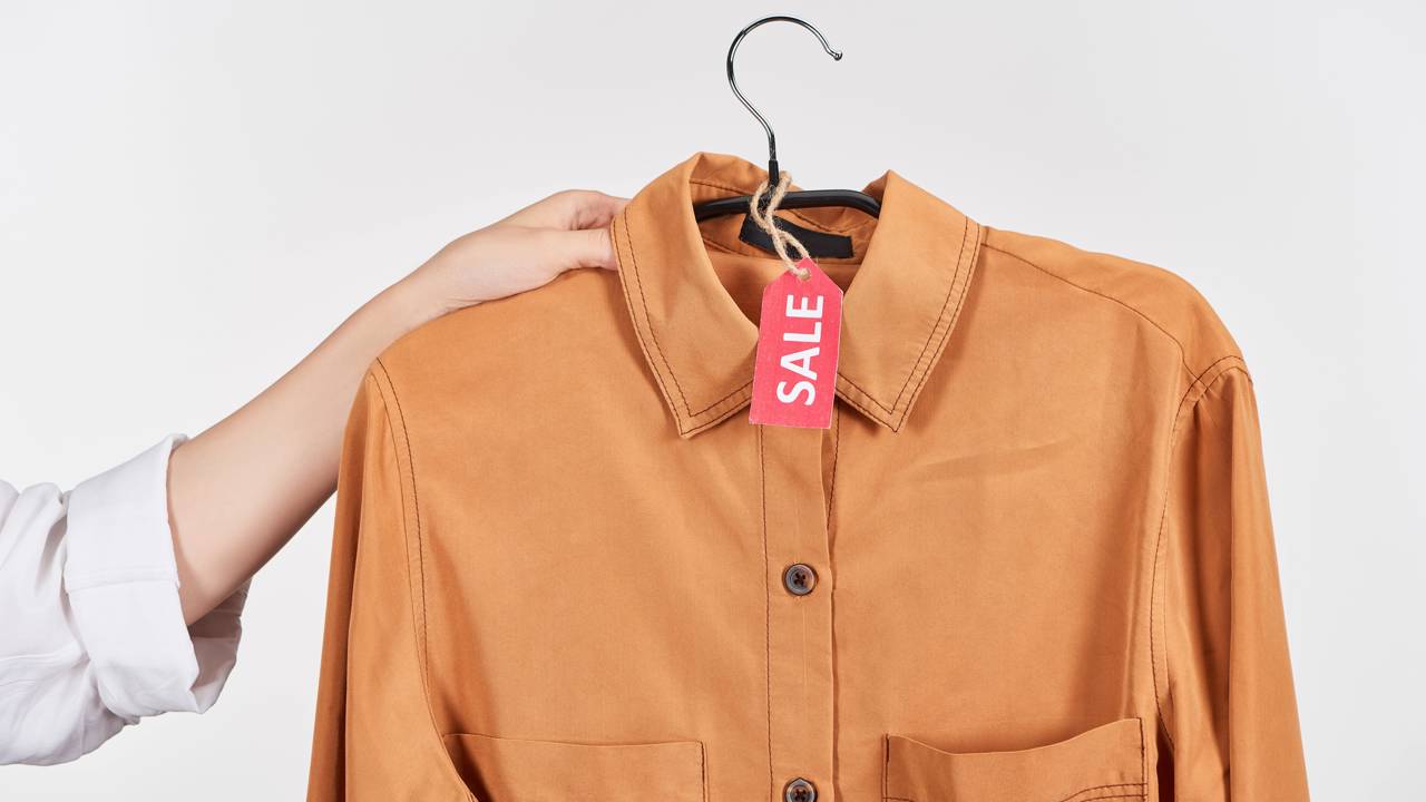 Transforme sua camisa em peça-chave para um look despojado