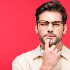 Em diversos contextos sociais e profissionais, o carisma autêntico é visto como um diferencial importante, pois facilita as relações, inspira confiança e estimula a cooperação, tornando-se