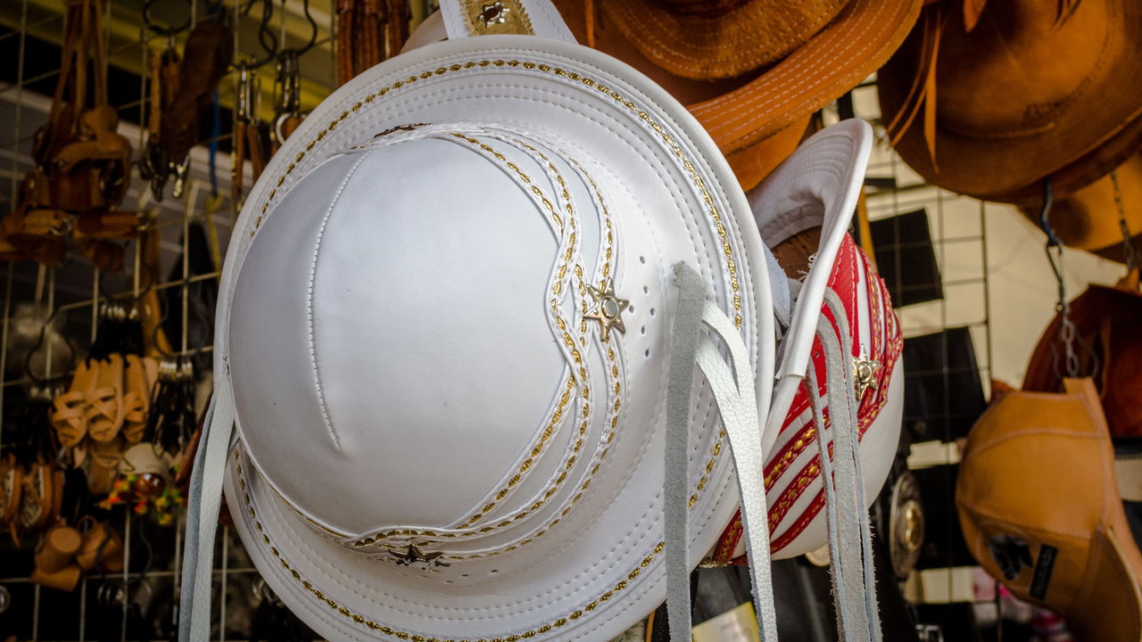 O passeio pelas ruas de Olinda apresenta um verdadeiro mergulho na tradição e arquitetura pernambucanas, revelando casarões seculares e ladeiras que guardam parte importante da história do Brasil