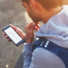 Muitas pessoas já se depararam com situações em que enviam algumas mensagens digital e não recebem retorno, mesmo após o destinatário visualizá-la. Esse comportamento desperta dúvidas e, frequentemente, pode resultar em desconforto ou especulações sobre as motivações envolvidas, tornando fundamental compreender as razões sob a ótica da psicologia e da comunicação interpessoal na era digital.
