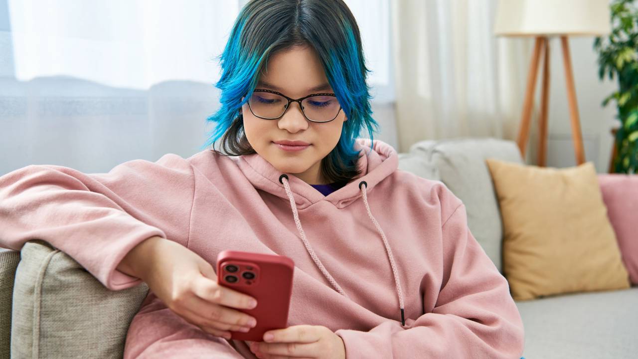 Muitas pessoas já se depararam com situações em que enviam algumas mensagens digital e não recebem retorno, mesmo após o destinatário visualizá-la. Esse comportamento desperta dúvidas e, frequentemente, pode resultar em desconforto ou especulações sobre as motivações envolvidas, tornando fundamental compreender as razões sob a ótica da psicologia e da comunicação interpessoal na era digital.