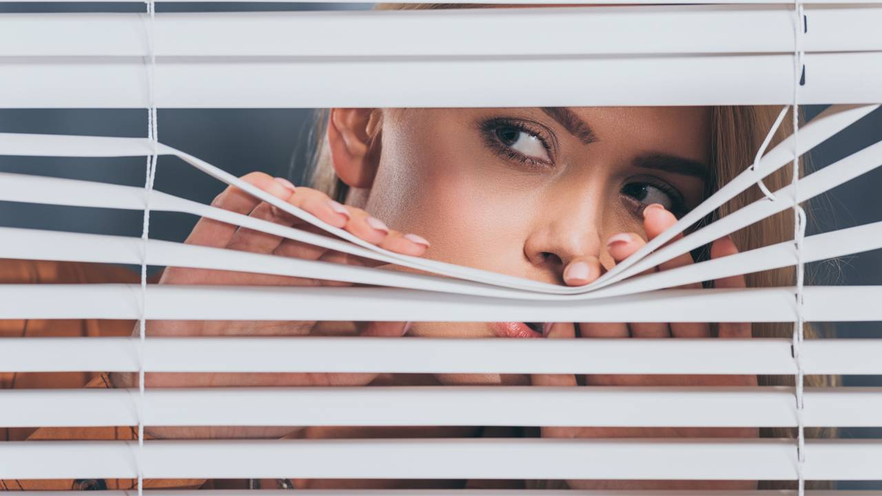 O que significa quando sentimos ciúmes sem motivo aparente