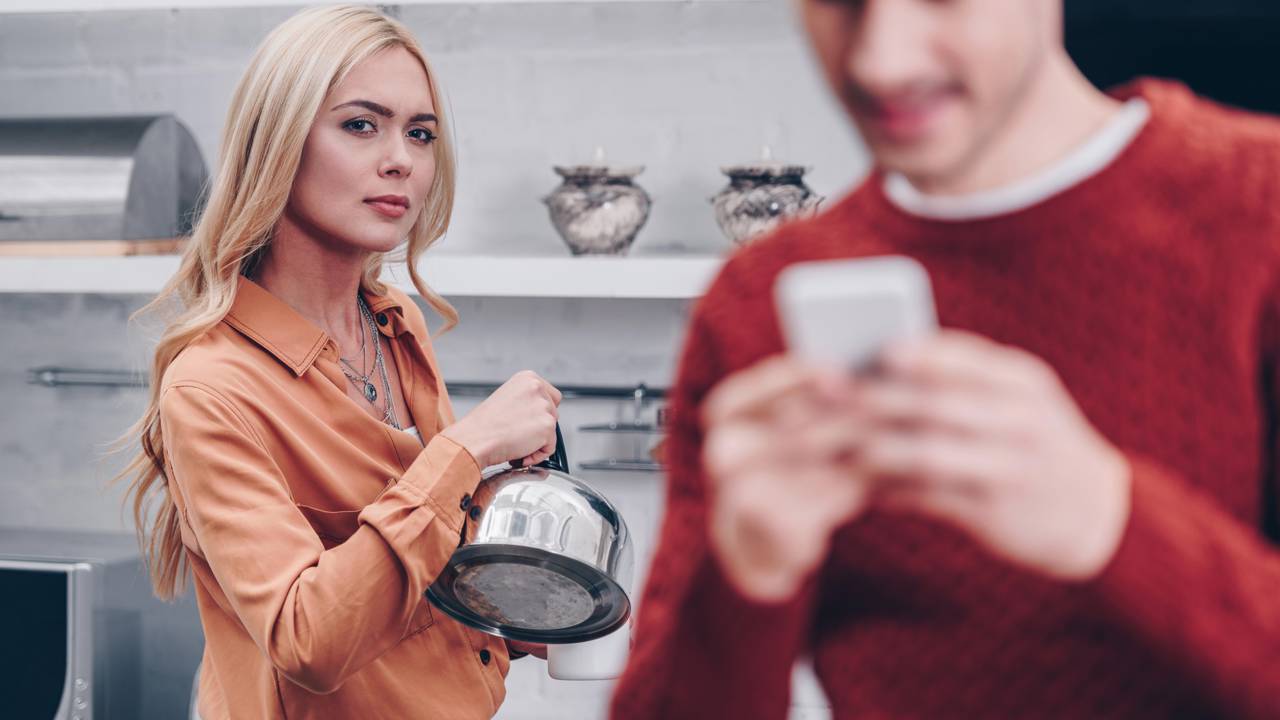 O que significa quando sentimos ciúmes sem motivo aparente