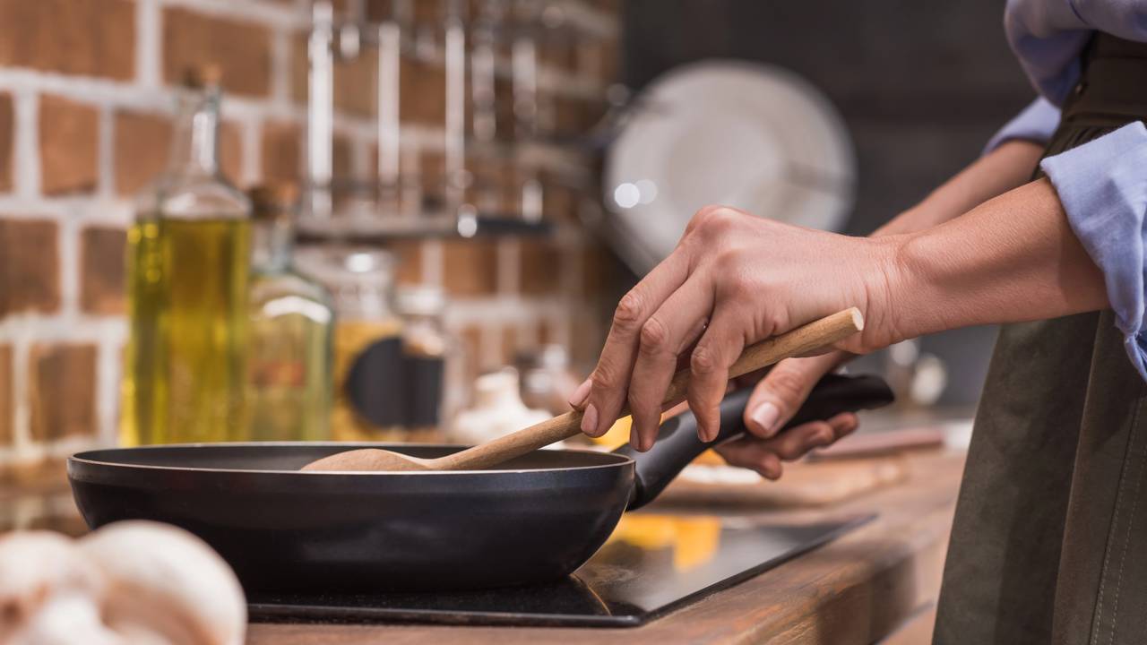 Como manter a cozinha limpa enquanto prepara suas refeições