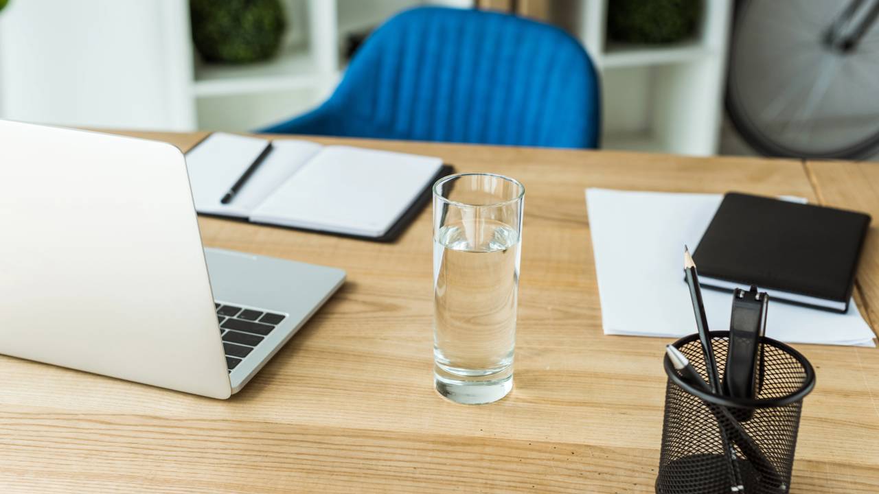 Saiba reagir ao teste do copo d’água em entrevistas de emprego