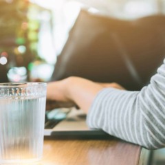 Saiba reagir ao teste do copo d’água em entrevistas de emprego Saiba reagir ao teste do copo d’água em entrevistas de emprego