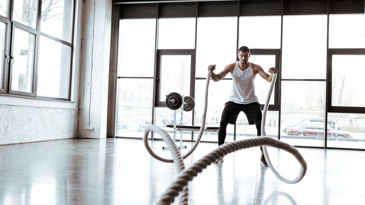 3 treinos intensos com corda naval para força e resistência