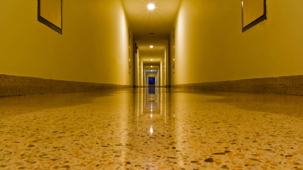 Sonhar com corredores sem fim pode indicar algo importante na sua vida