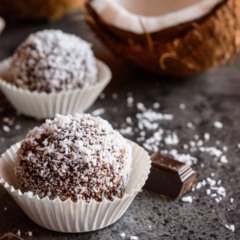Receita fácil de bolinhas de coco e chocolate para impressionar seus convidados