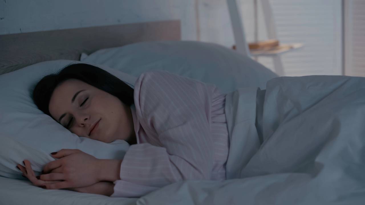 Os 6 melhores exercícios para relaxar à noite e dormir melhor