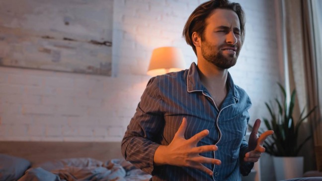 O que significa quando ouvimos o próprio coração à noite O que significa quando ouvimos o próprio coração à noite