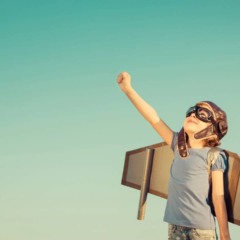 Sonhos em que alguém está voando levantam diversas questões sobre o inconsciente, o controle e a liberdade emocional
