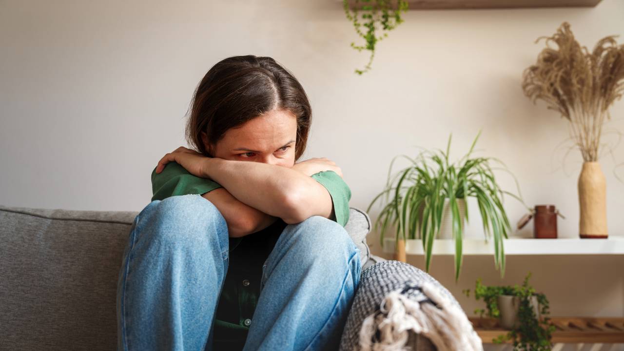 Sensações de esgotamento, cansaço emocional e desejo de afastamento podem surgir em variados sentimos momentos da vida, especialmente quando há uma necessidade urgente de repor as energias, encontrar equilíbrio interno ou se reconectar consigo mesmo diante de situações estressantes, segundo psicólogos.