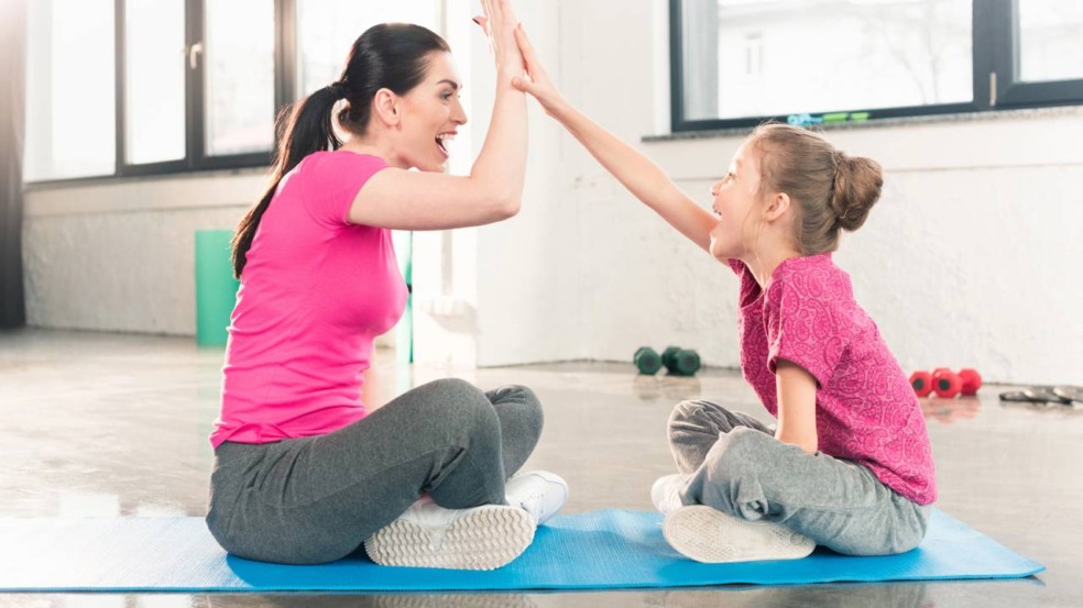 5 exercícios para fazer com as crianças e se divertir em família 5 exercícios para fazer com as crianças e se divertir em família