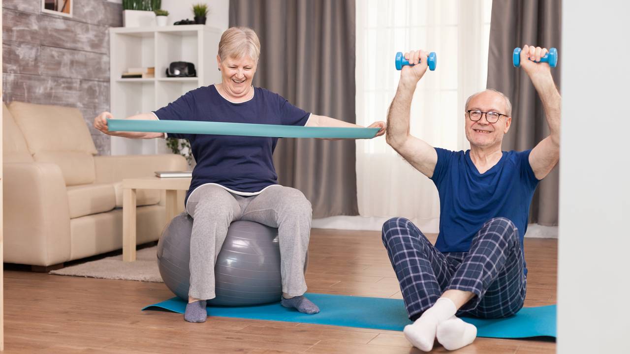 Os 6 melhores exercícios para idosos melhorarem equilíbrio e prevenir quedas
