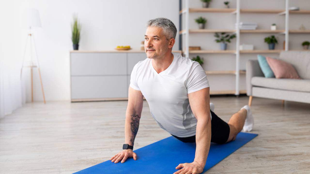 Os 5 melhores exercícios para aliviar dor lombar sem precisar de academia