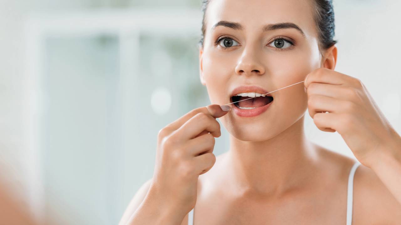 Como o uso do fio dental protege sua boca e melhora sua saúde