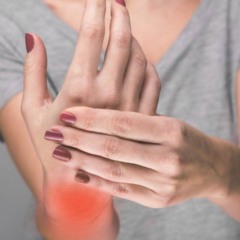 Sentir formigamento nas mãos pode gerar dúvidas e preocupação para quem experimenta esse sintoma. Segundo especialistas, o fenômeno é chamado