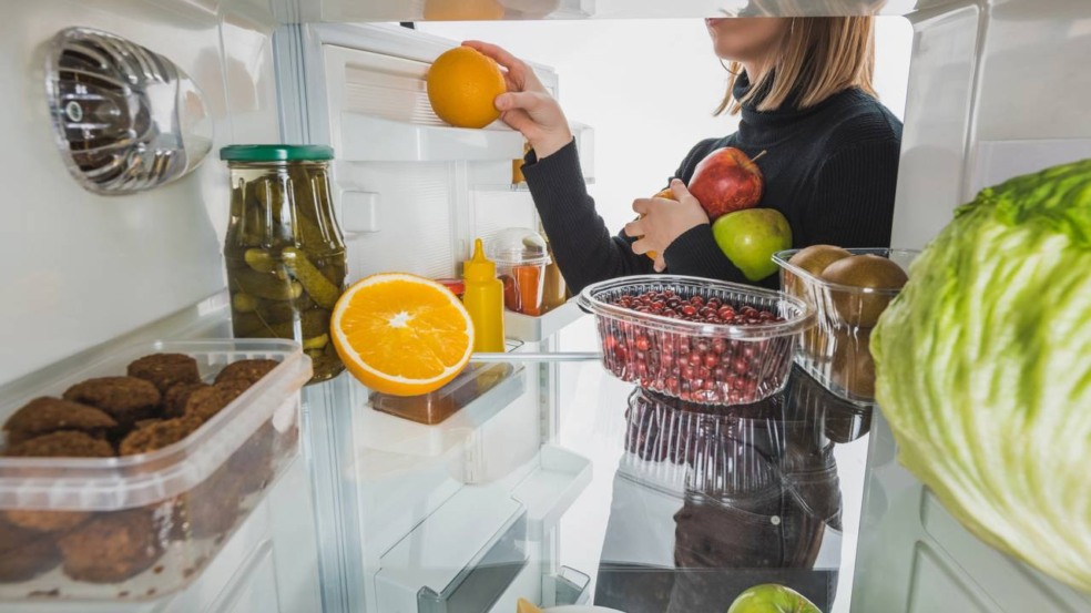 Geladeira limpa por mais tempo com essas dicas práticas e rápidas