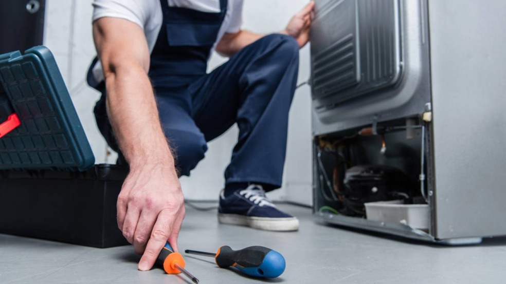 Técnico mostra solução mais eficaz para geladeira que parou de gelar Técnico mostra solução mais eficaz para geladeira que parou de gelar