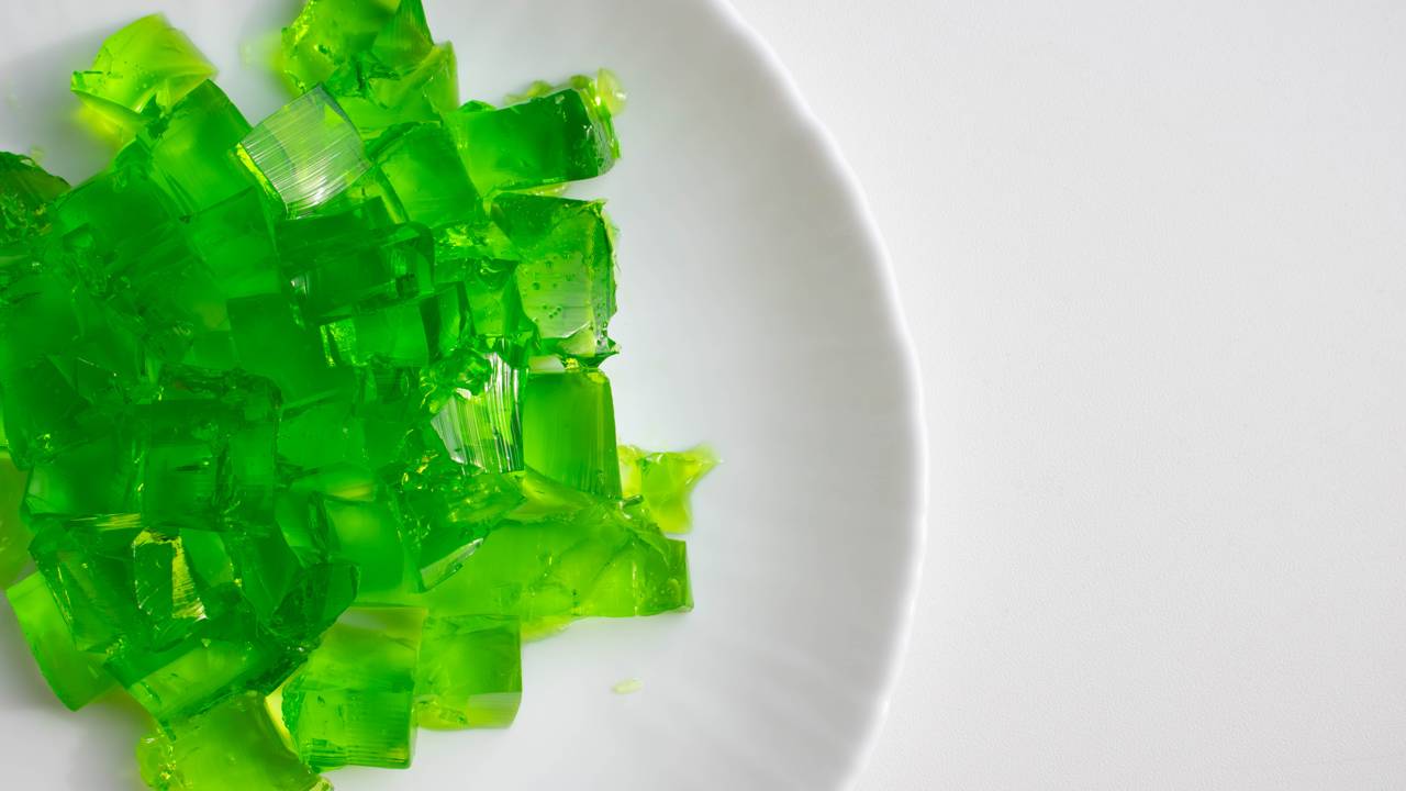 Aprenda a fazer gelatina verde, o ouro da juventude