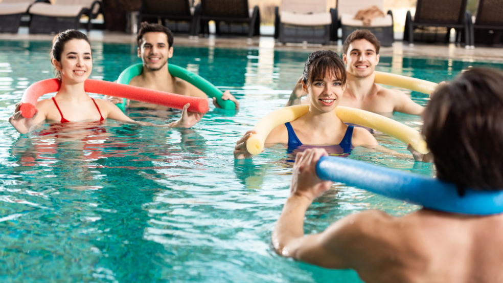 Nem banho de mar, nem natação: a atividade aquática que ganhou adeptos pelo bem-estar Nem banho de mar, nem natação: a atividade aquática que ganhou adeptos pelo bem-estar