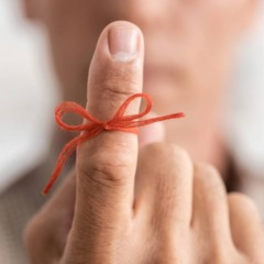O esquecimento repentino do que ia falar é uma experiência comum e pode acontecer com qualquer pessoa, seja em conversas informais ou situações profissionais.