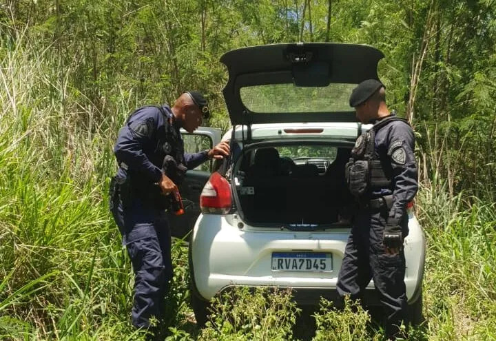 Perseguição em Maricá: veículo roubado é recuperado na RJ-114 Perseguição em Maricá: veículo roubado é recuperado na RJ-114