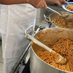 Em Niterói, cozinheiras escolares fazem paralisação por direitos nesta quinta (30) Em Niterói, cozinheiras escolares fazem paralisação por direitos nesta quinta (30)
