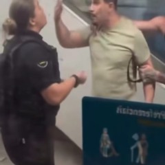 Foto: Homem de blusa branca, identificado como Jonathan Golçalves de Souza, discute com uma agente de segurança do MetrôRio. Fonte: Redes Sociais