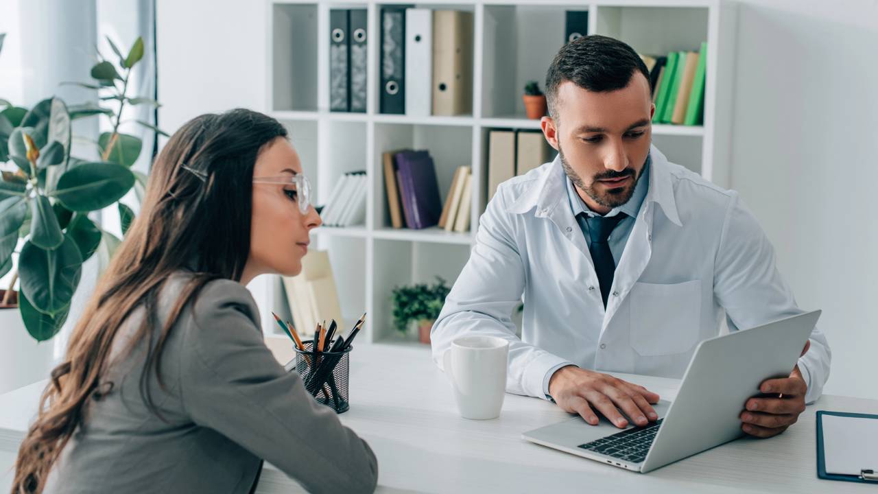 Com qual frequência mulheres devem visitar o ginecologista?