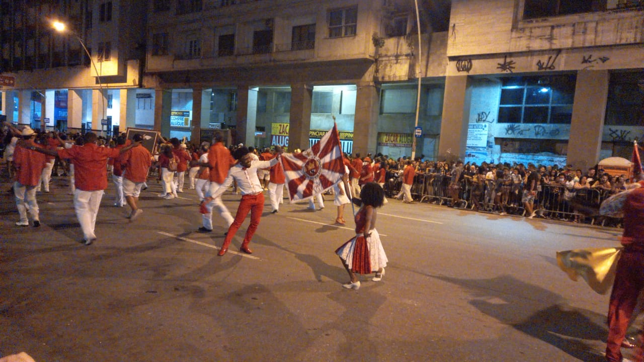 Viradouro inicia seus tradicionais ensaios de rua em Niterói no dia 9 de novembro, celebrando o enredo em homenagem ao mestre Ciça