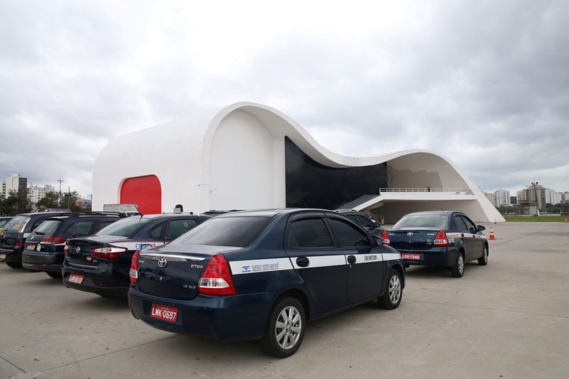 Niterói envia projeto à Câmara para renovar e modernizar a frota de táxis Niterói envia projeto à Câmara para renovar e modernizar a frota de táxis