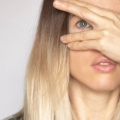 O que significa quando alguém evita olhar nos seus olhos