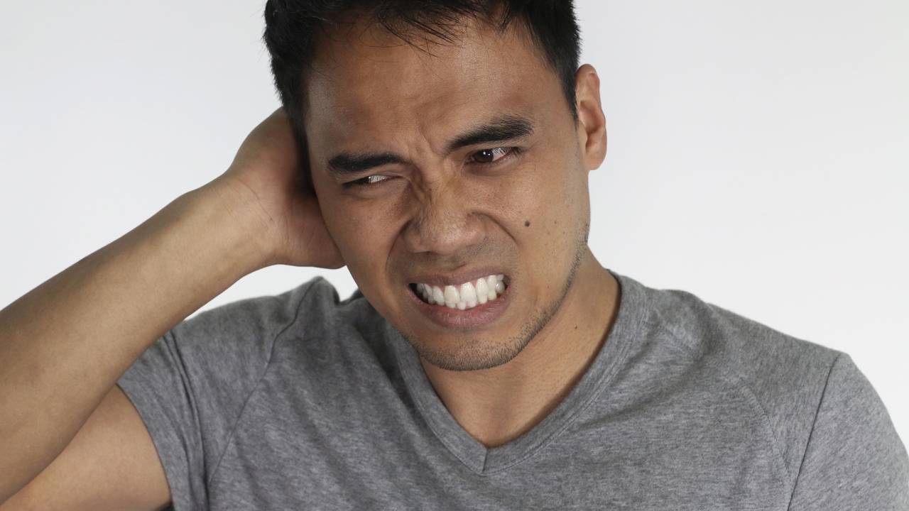 O que significa quando sentimos o ouvido tampado do nada