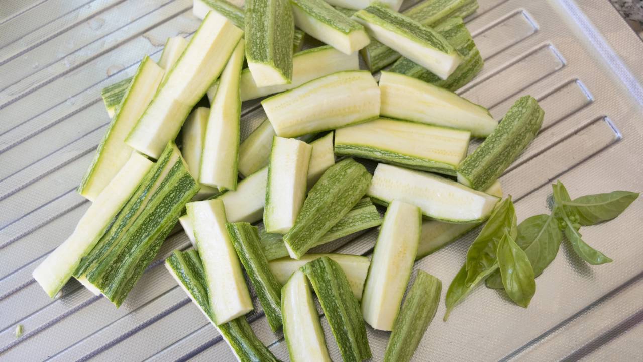 Palitos de abobrinha crocantes, sem fritura ou farinhas
