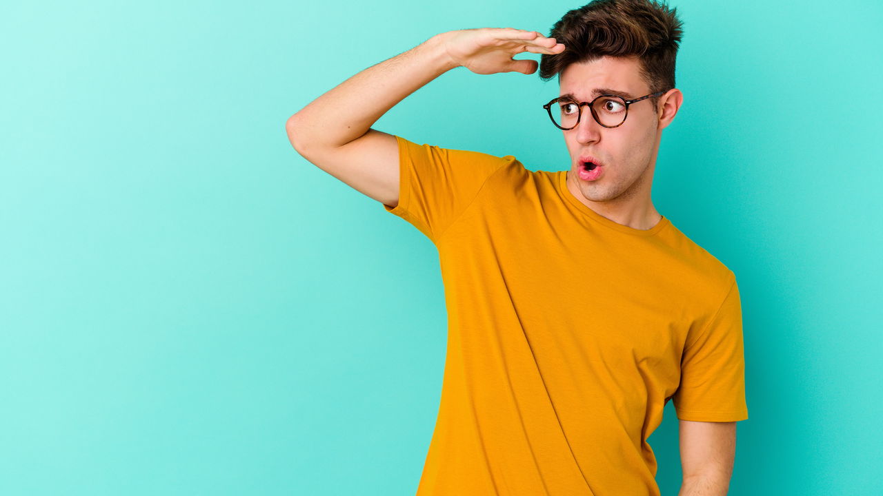 Sonhar com desconhecidos que parecem reais é uma experiência marcante e, por vezes, perturbadora