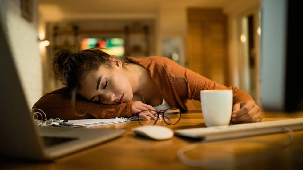 Dicas práticas para conciliar estudo e trabalho com eficiência