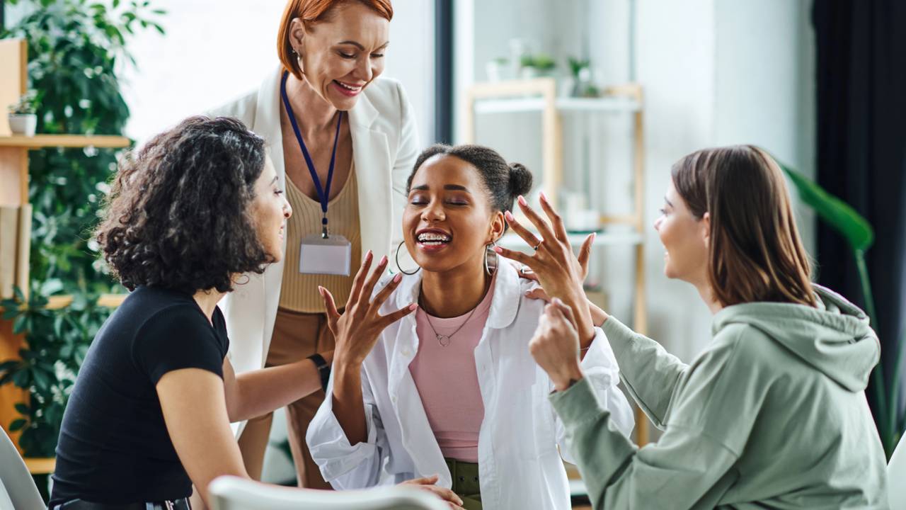 O que significa mover as mãos ao falar, segundo a psicologia
