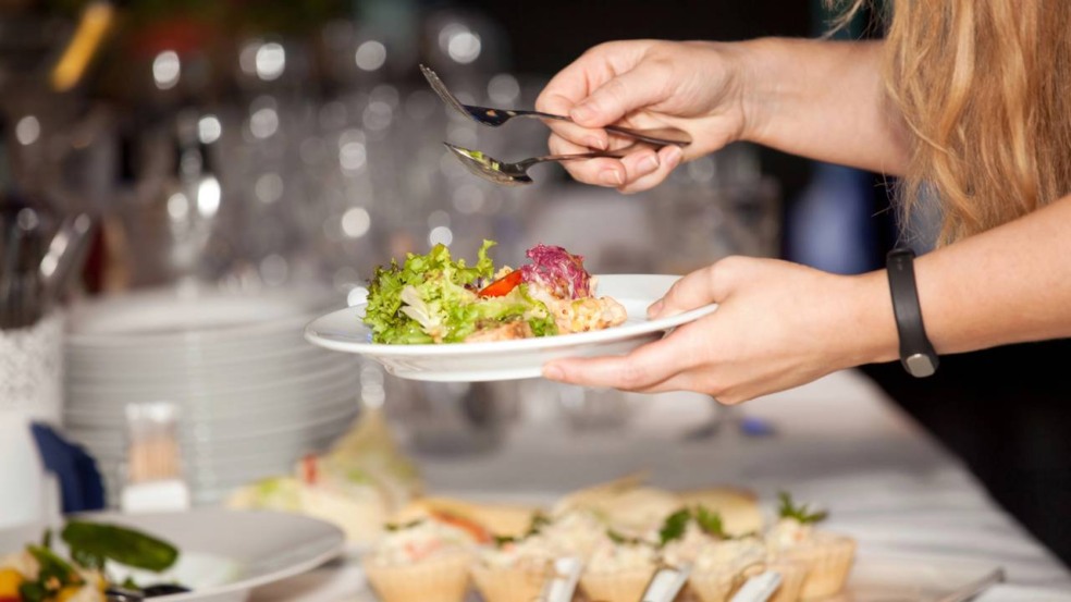 Saiba como o horário do jantar afeta sua saúde e longevidade
