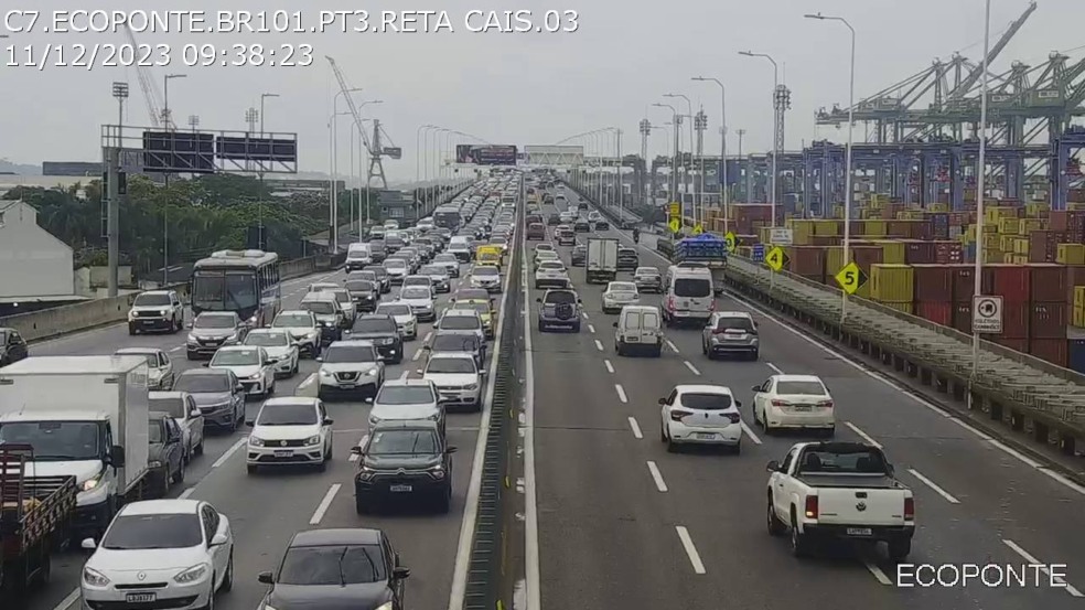 Trânsito trava em São Gonçalo após capotagem na Ponte Rio-Niterói Trânsito trava em São Gonçalo após capotagem na Ponte Rio-Niterói