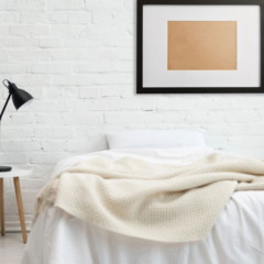 Pequenos ajustes na iluminação, nos adornos e nos móveis mudam a percepção e o equilíbrio da decoração