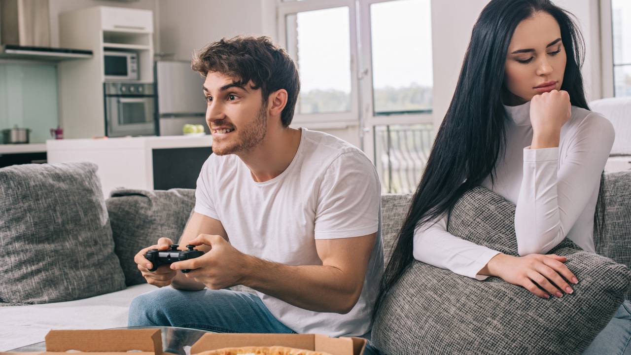 O que significa quando sentimos raiva de quem amamos