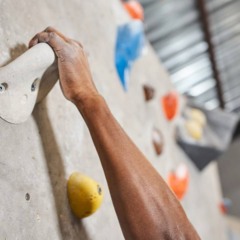 A resiliência emocional é frequentemente associada à habilidade de se recuperar diante dos desafios mais intensos do cotidiano. Muitas pessoas não se dão conta de que possuem essa qualidade