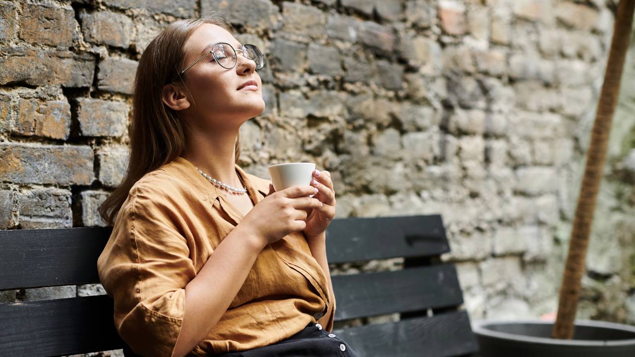 Inteligência emocional avançada não se resume a controlar emoções, mas envolve práticas cotidianas que fortalecem o equilíbrio, a empatia e a convivência