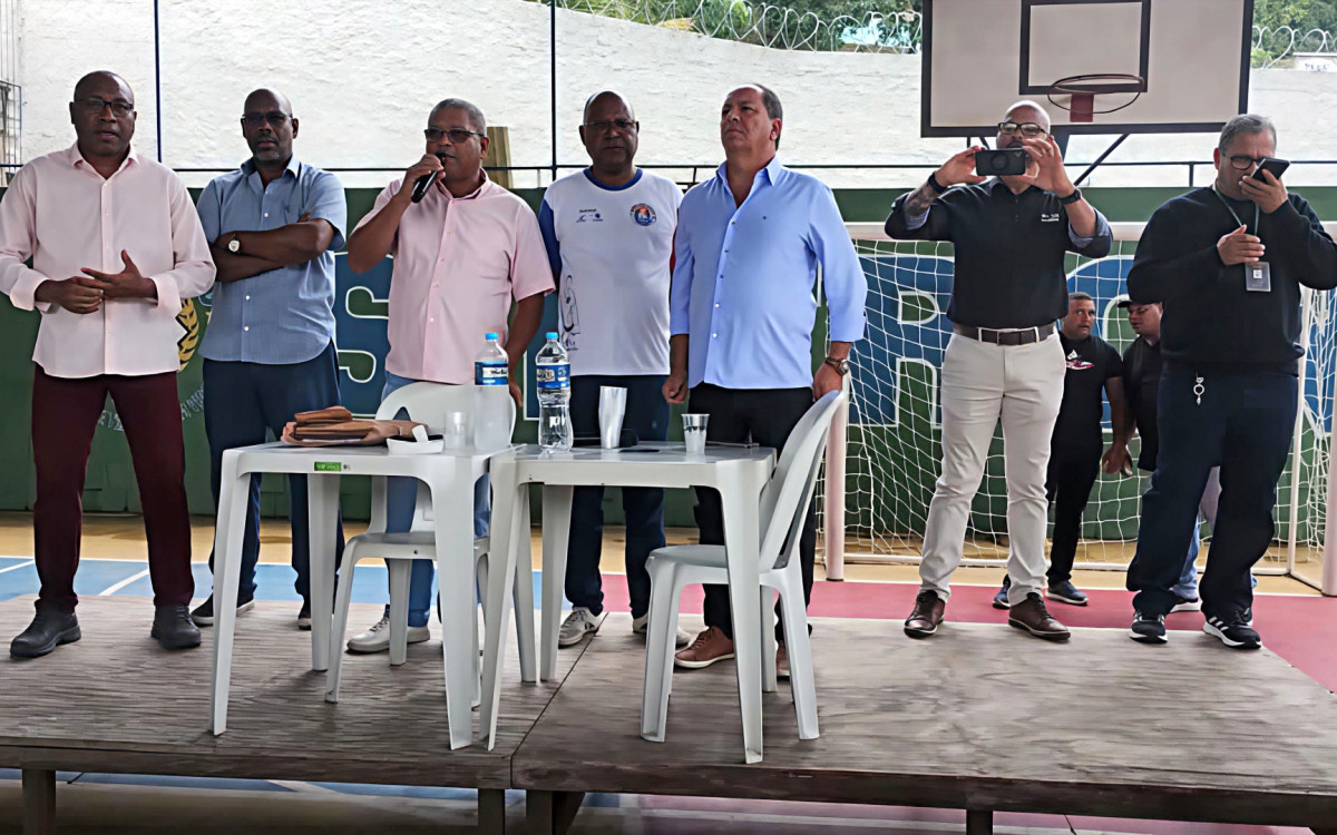 Rodoviários de São Gonçalo aprovam reajuste salarial de 6% e aumento na cesta básica após negociações com empresários do Leste Fluminense Rodoviários de São Gonçalo aprovam reajuste salarial de 6% e aumento na cesta básica após negociações com empresários do Leste Fluminense