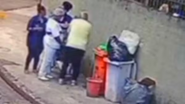 VÍDEO: Funcionárias são detidas no Rio de Janeiro após desvio de merenda VÍDEO: Funcionárias são detidas no Rio de Janeiro após desvio de merenda